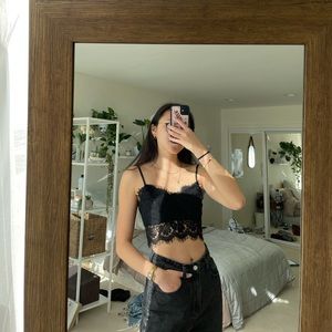 MISSGUIDED black lace tank
